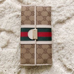 Gucci wallet 100 % authentic